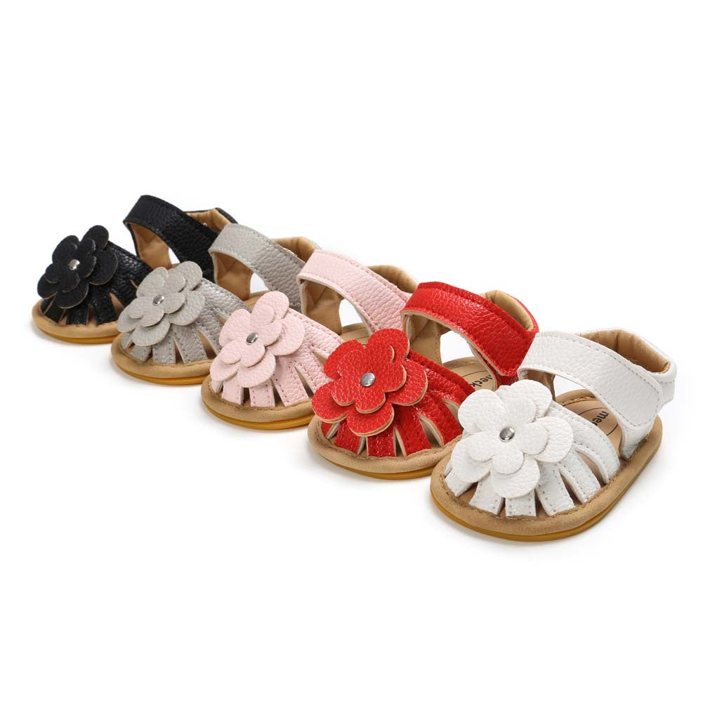 Sandaler med blomma
